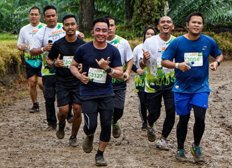 2400 Peserta Oil Palm Marathon ke-2 Tumpah Di Lintasan Becek & Berlumpur
