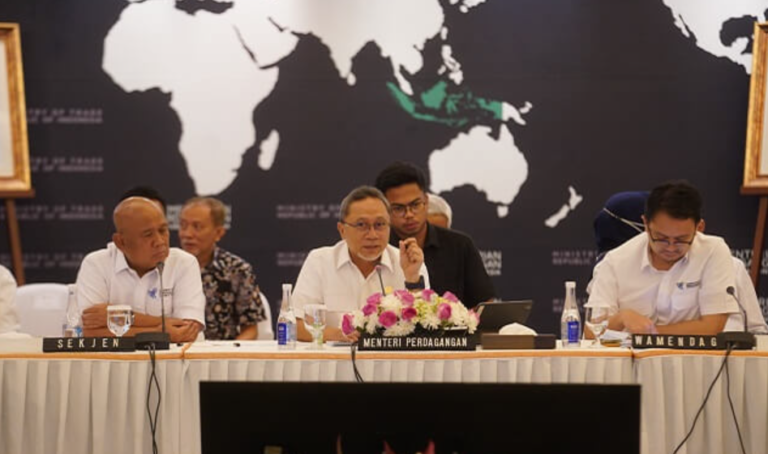 Selalu Ikut Malaysia!.. Sudah Saatnya Indonesia Atur Harga Sawit Sendiri
