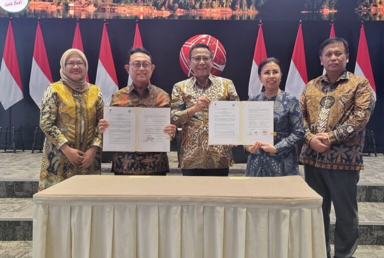 GAPKI dan PT Bursa Efek Indonesia Tandatangani MoU untuk Dorong Industri Sawit Go Public
