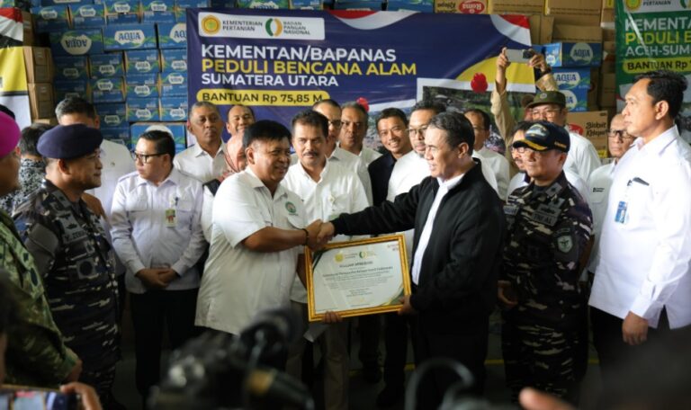 Mentan Beri Piagam Apresiasi, Industri Sawit Respon Cepat Bencana Sumatra