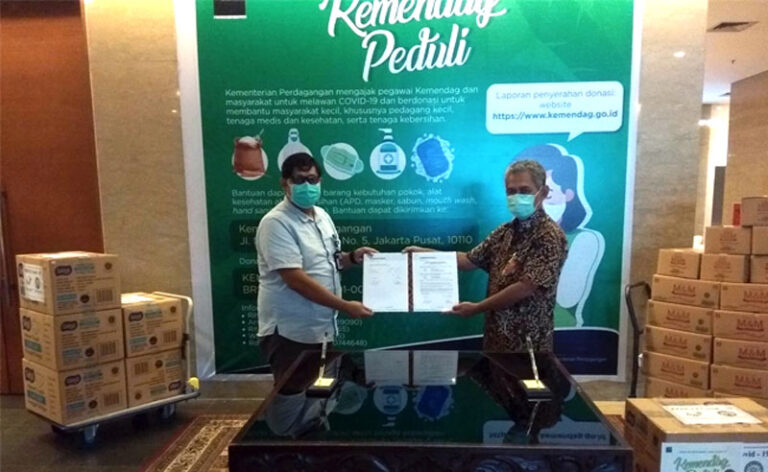 A Helping Hand: IPOA Provided Masks and Cooking Oil Donations for those Affected with COVID-19