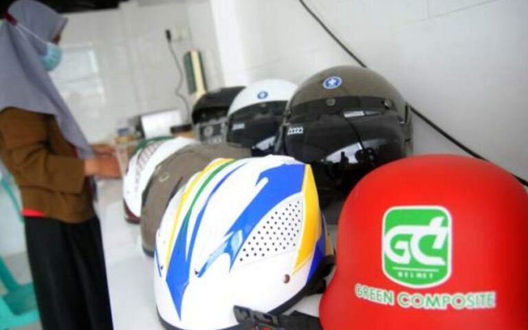 IPB Researchers Produce Helmets From Empty Palm Bunches