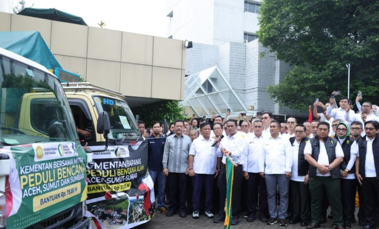 GAPKI, Kementan Send Social Aids To Sumatra Flood Victims